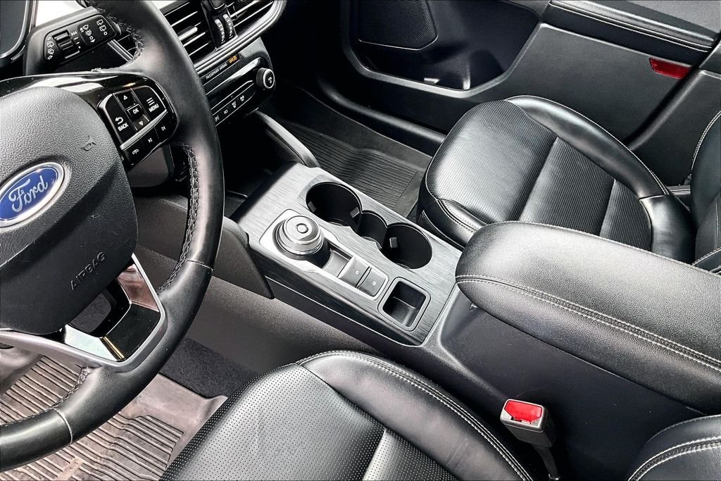 Used 2023 Black Metallic Ford Platinum image 8