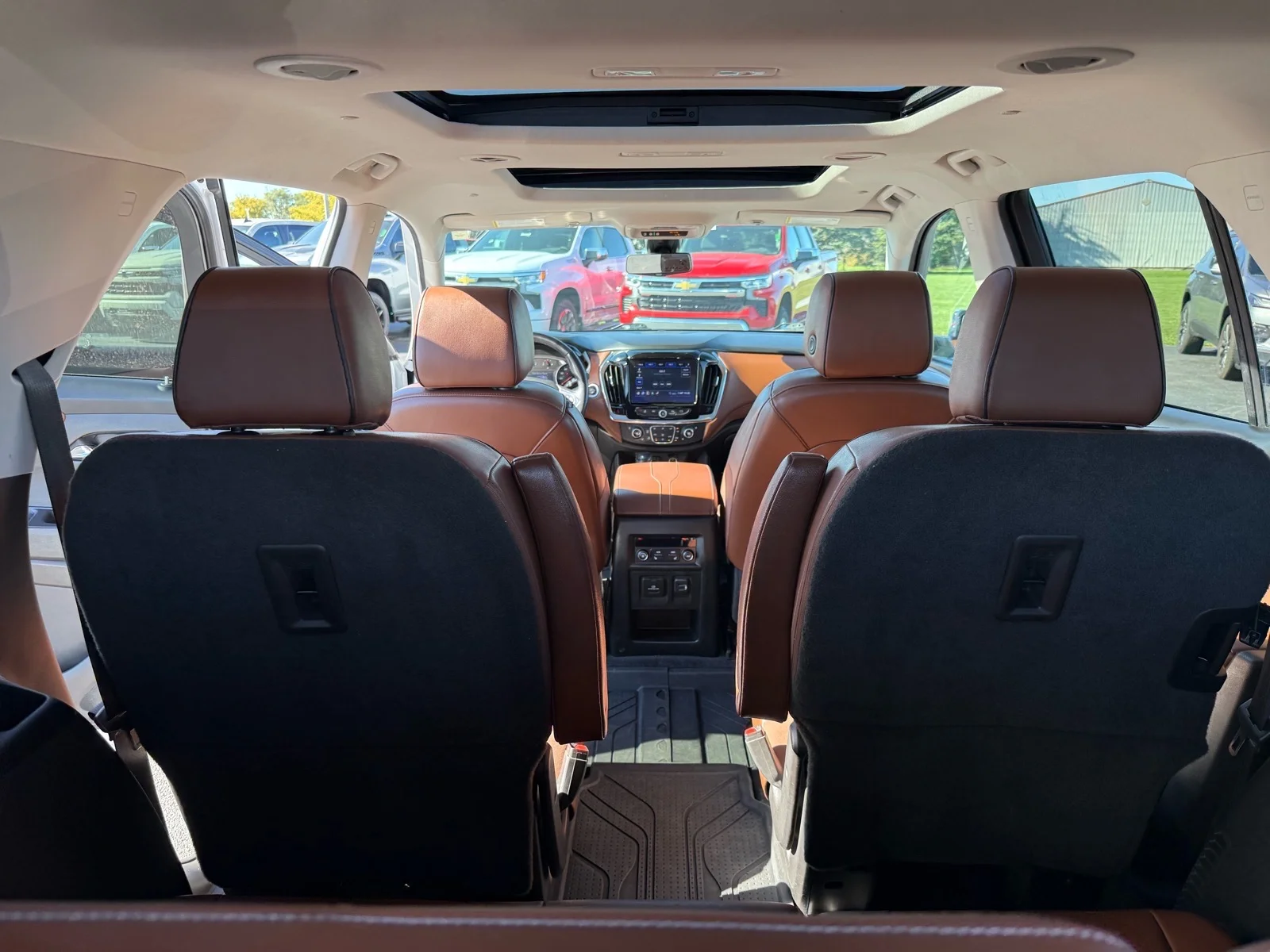 Used 2021 IRIDESCENT PEARL TRICOAT Chevrolet High Country image 18