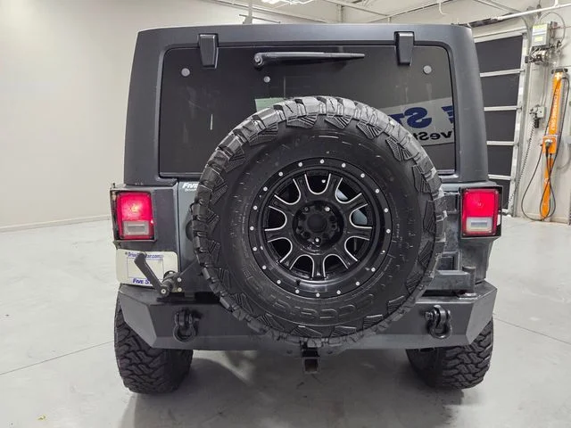 Used 2014 Gray Jeep Unlimited Rubicon image 9