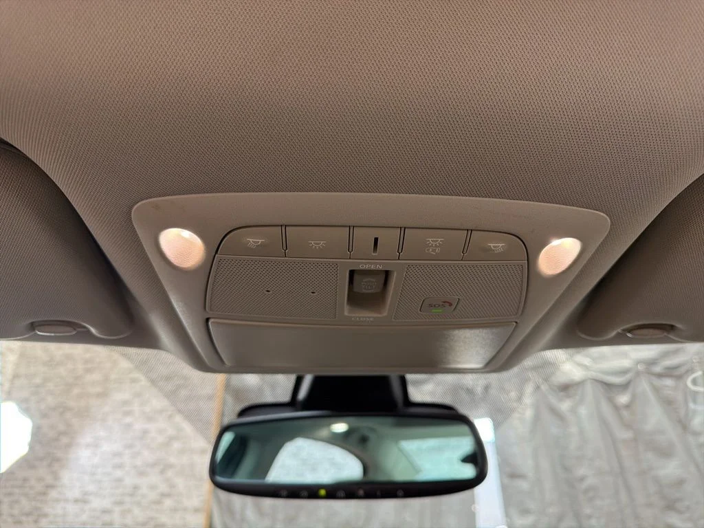 Used 2022 Black Nissan Platinum image 22