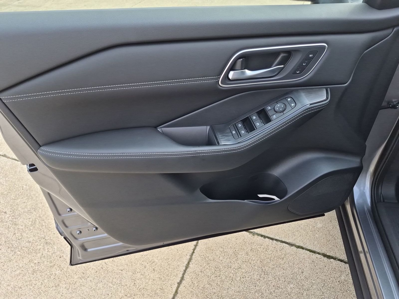 New 2026 Gun Metallic Nissan Platinum image 25