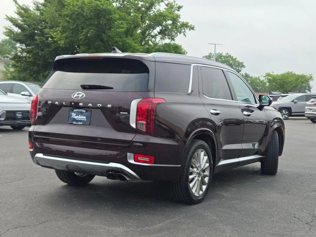Used 2020 Sierra Burgundy Hyundai Limited image 13