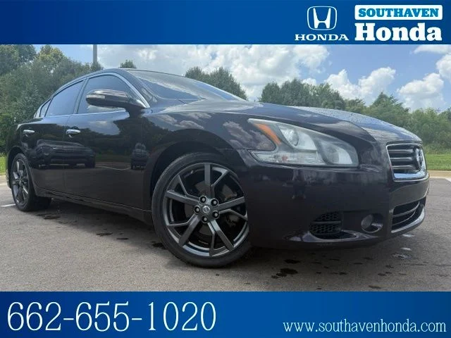 Used 2014 Red Nissan 3.5 SV image 1