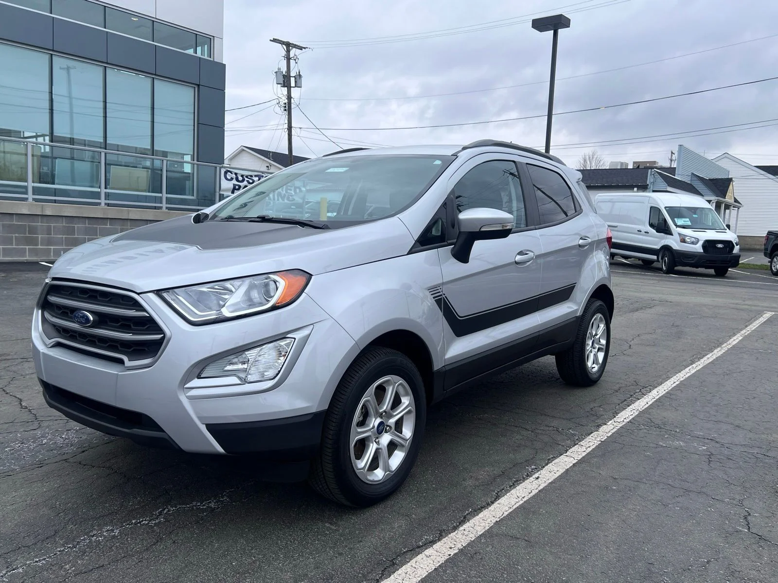 Used 2022 Silver Metallic Ford SE image 4