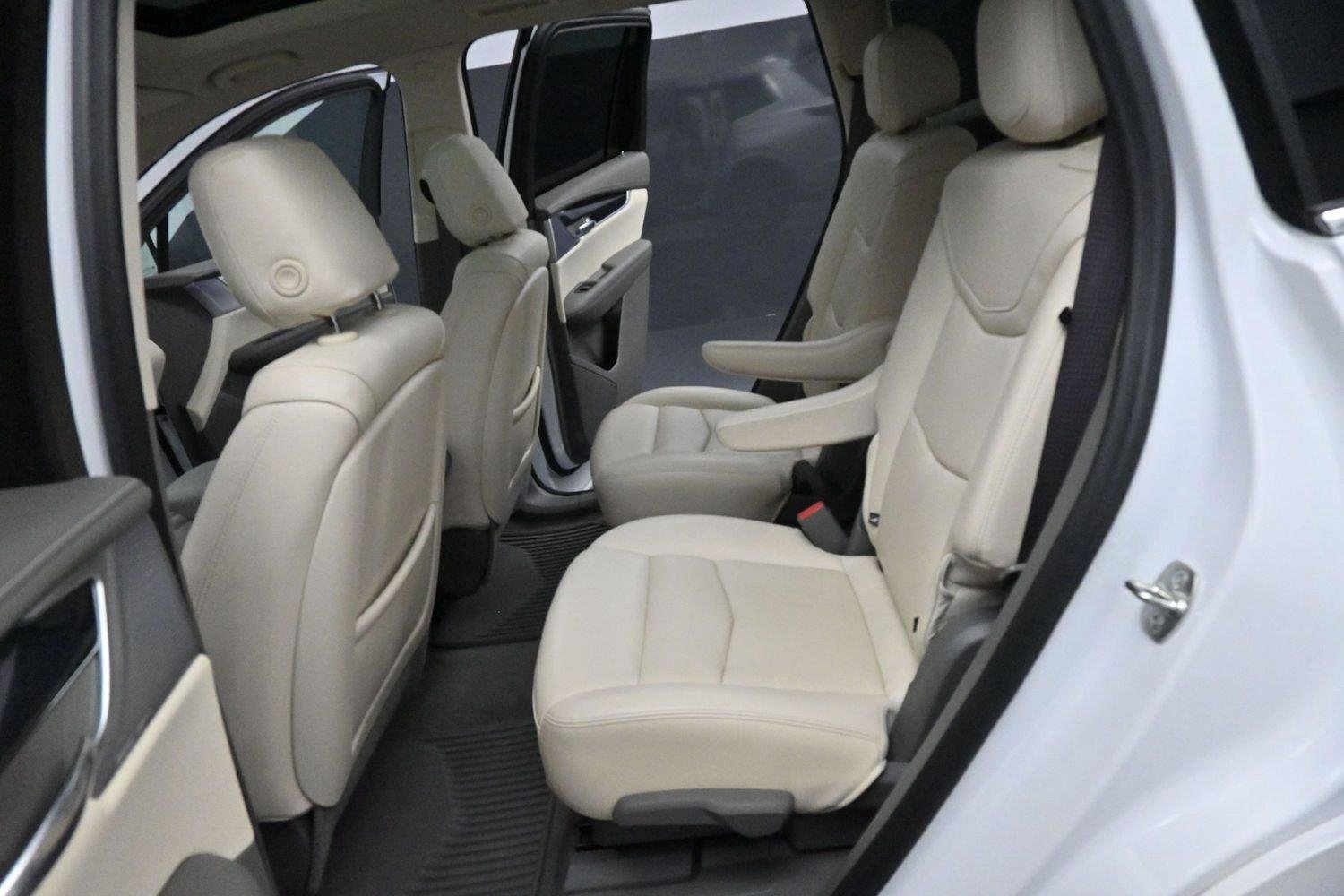 Used 2024 Crystal White Tricoat Cadillac Premium Luxury image 31