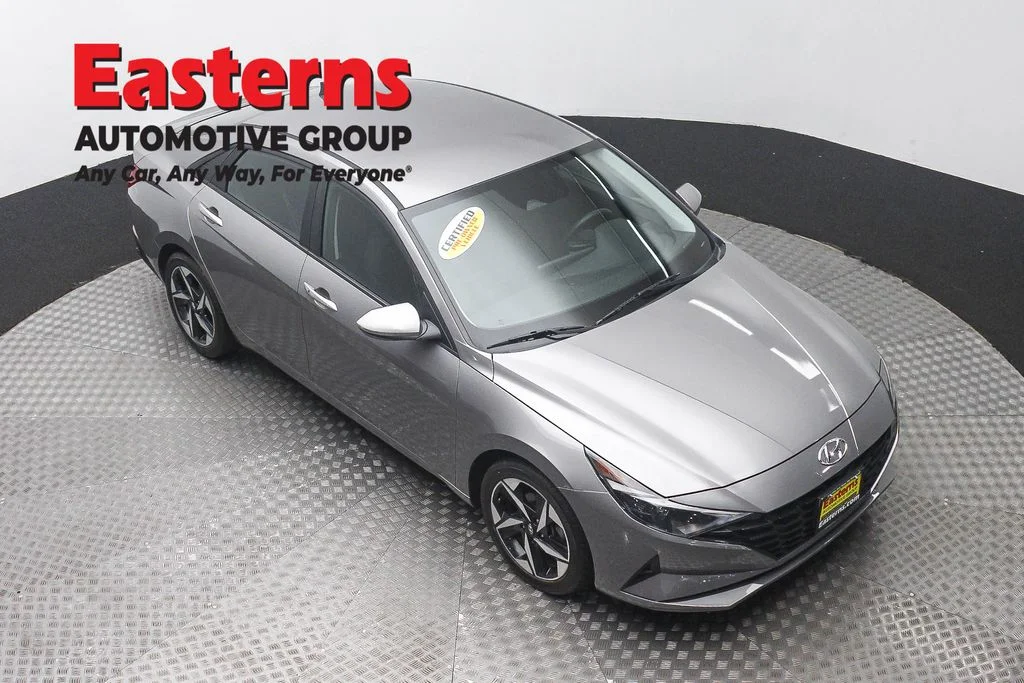 Used 2023 Silver Hyundai SEL image 3