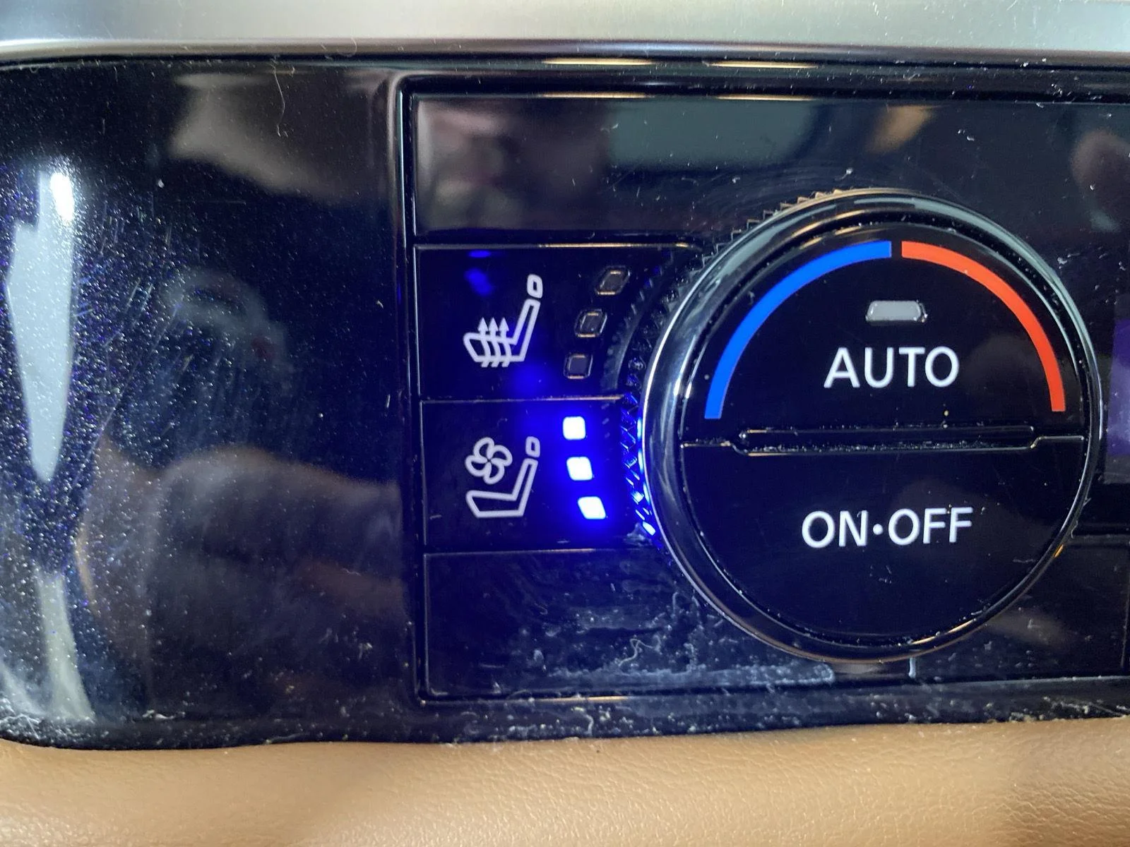 Used 2023 Obsidian Green Pearl Nissan Platinum image 25