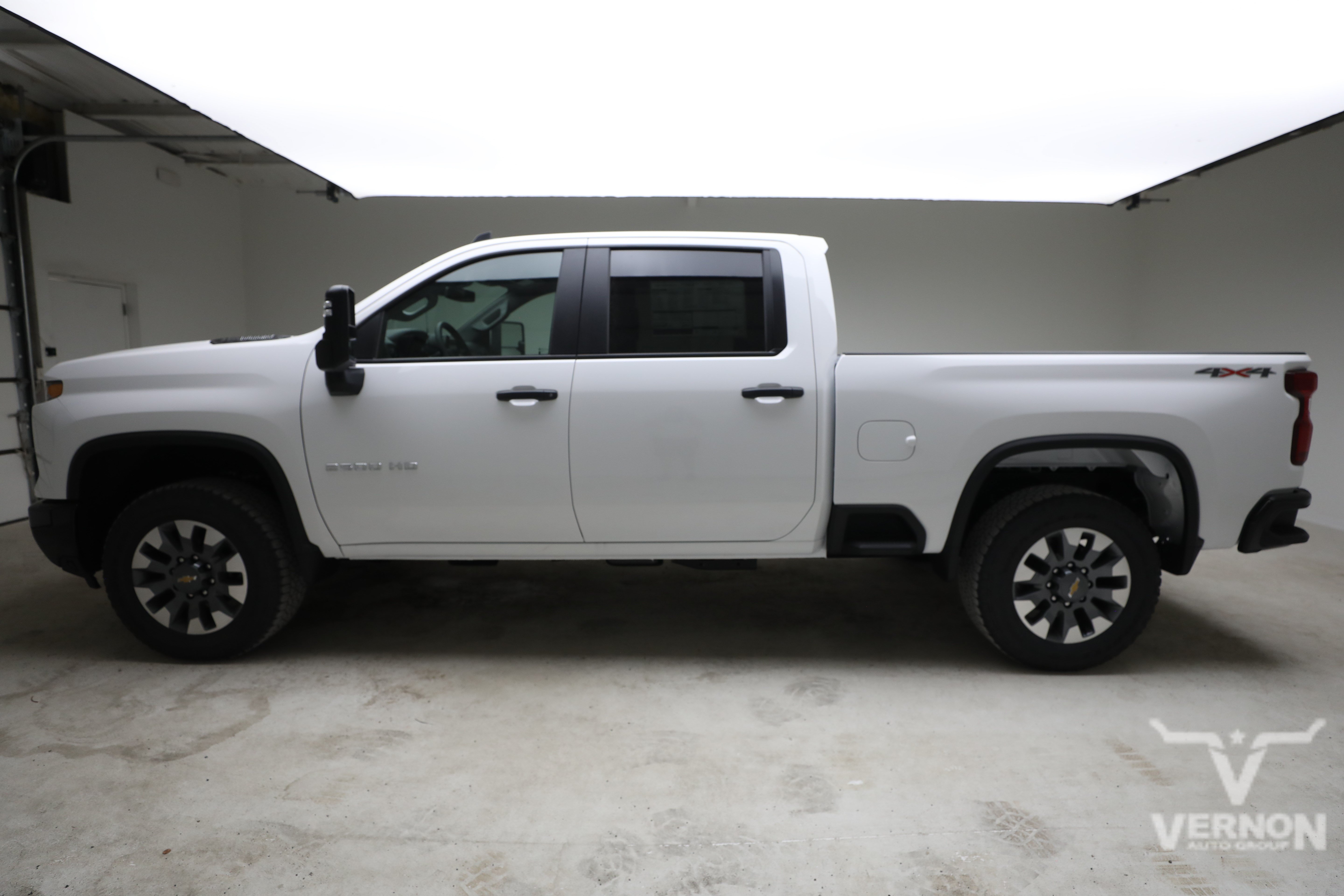 New 2026 Summit White Chevrolet N image 2