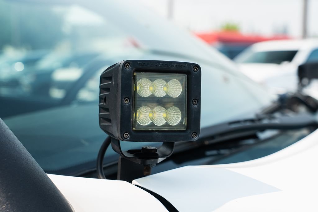 Used 2014 Super White Toyota SR5 image 34
