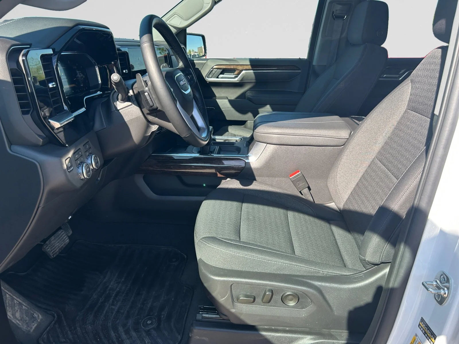 Used 2026 White GMC Elevation Crew 5.3L 4X4 image 13