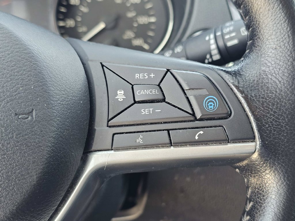 Used 2020 Gray Nissan SL image 28