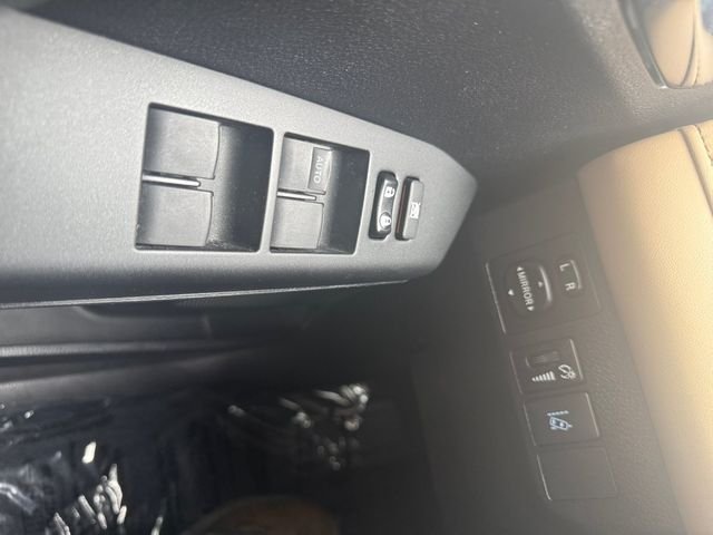 Used 2017 Super White Toyota XLE image 26