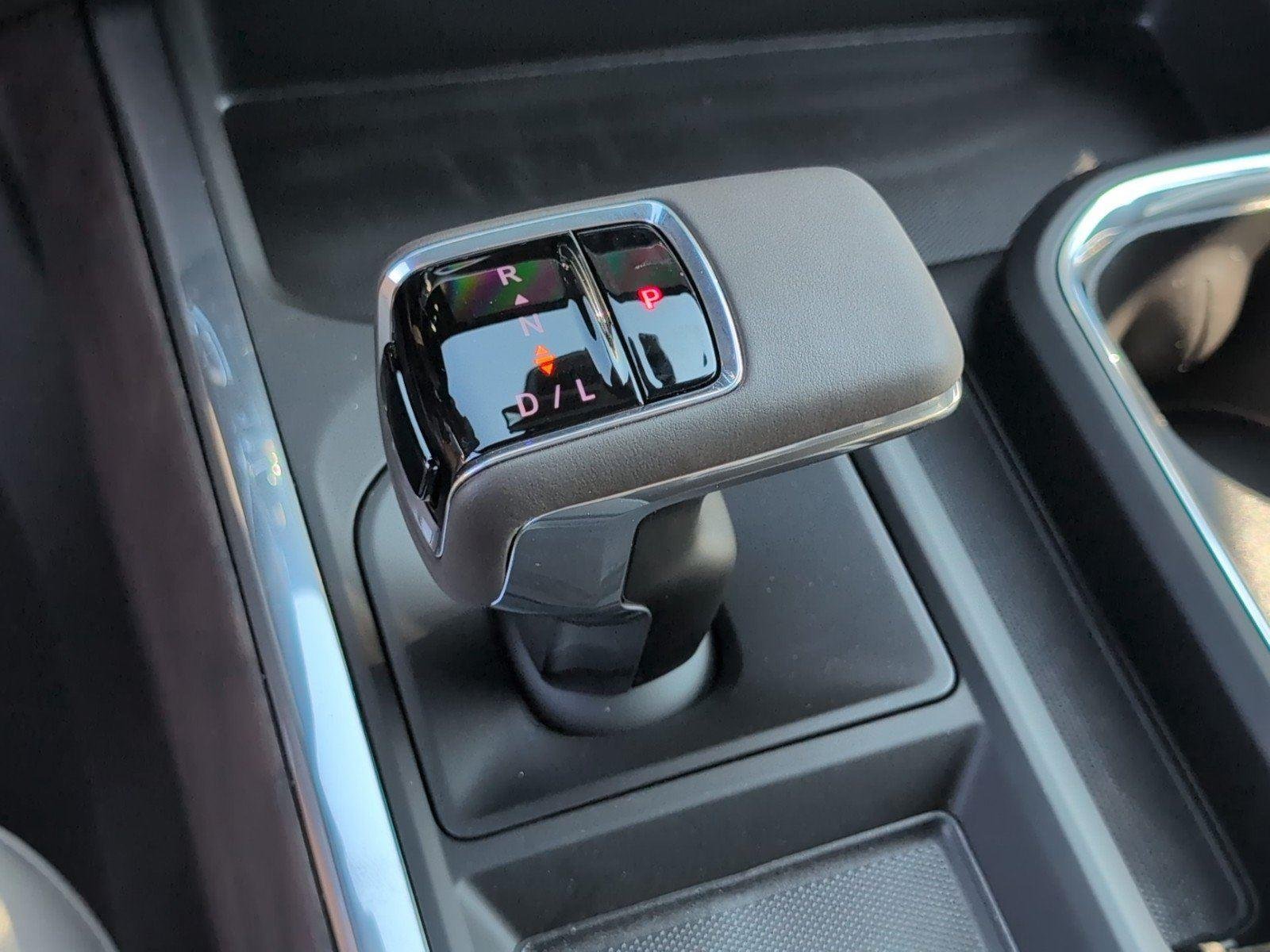 New 2026 Glacier White Tricoat GMC SLT image 24