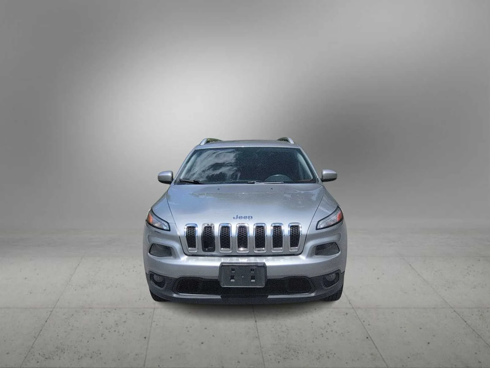 Used 2016 Billet Silver Metallic Clearcoat Jeep Latitude image 3