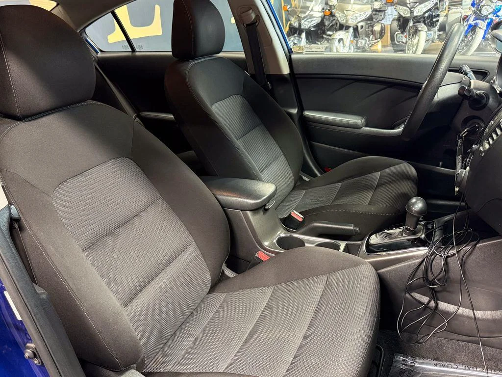 Used 2017 Deep Sea Blue Kia LX image 16