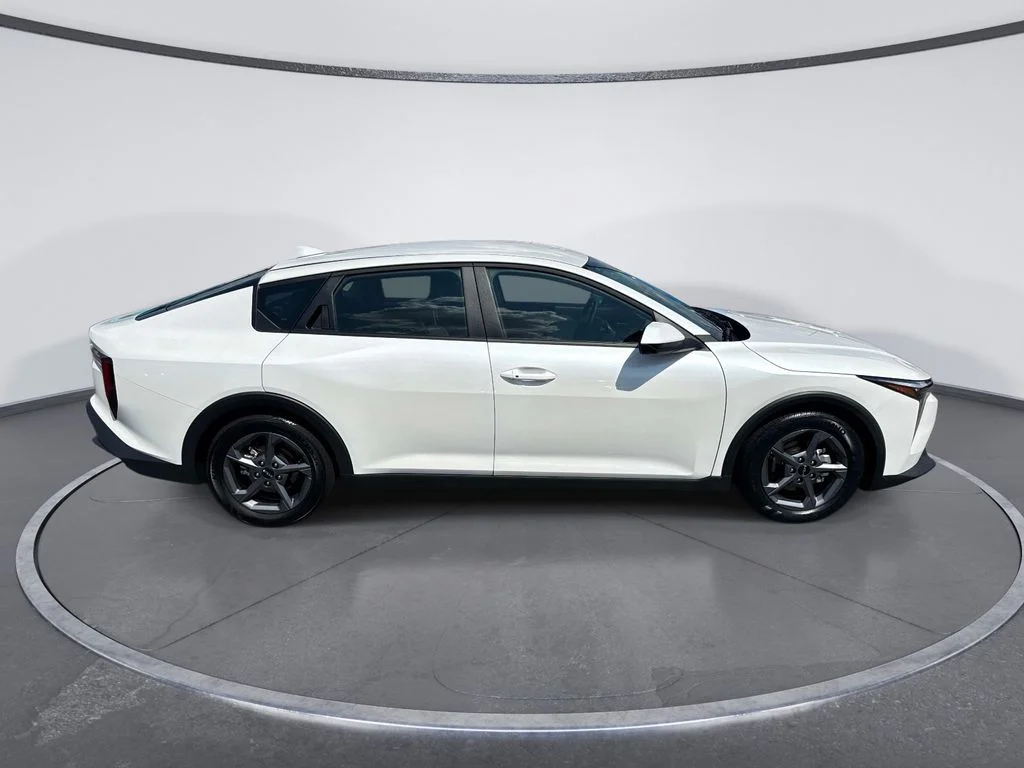 Used 2025 White Kia LXS image 8