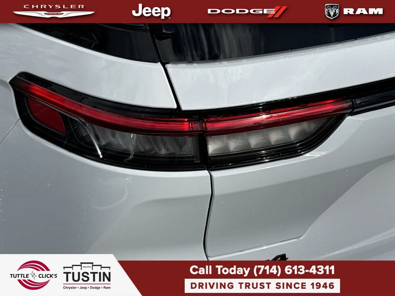 New 2027 Bright White Clear-Coat Paint Jeep Limited image 15