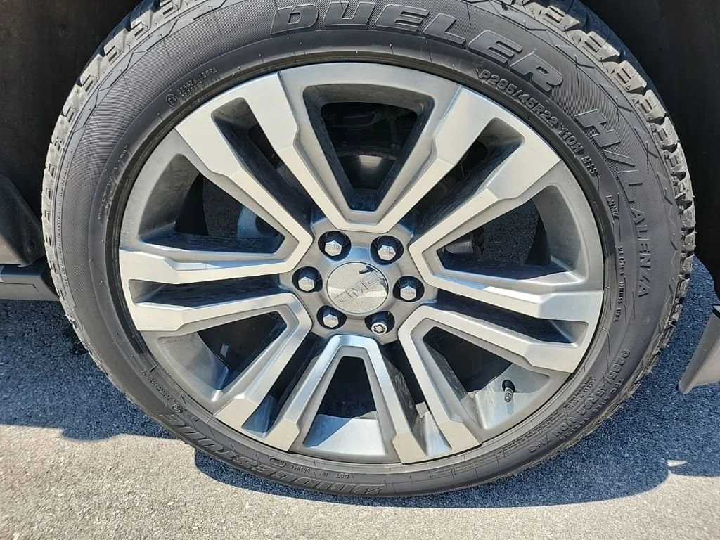 Used 2018 Onyx Black GMC Denali image 26