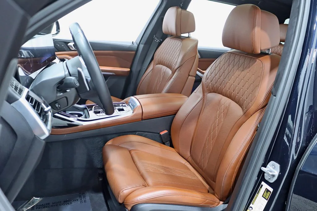 2023 BMW X7 M60i