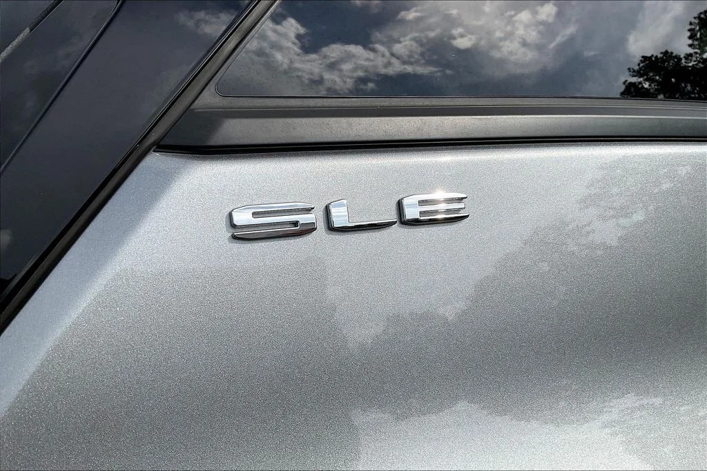 Used 2024 Silver GMC SLE image 27