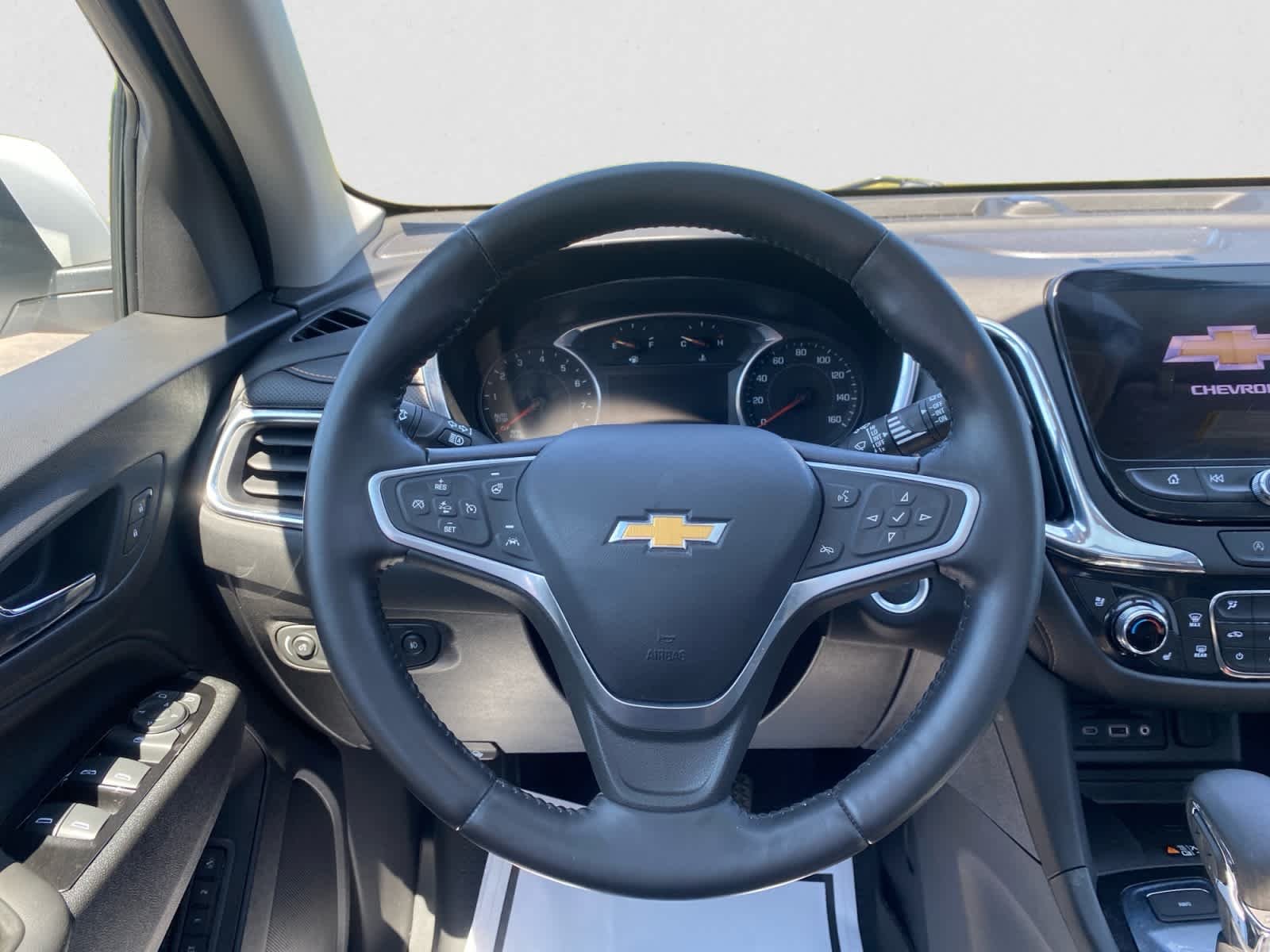 Used 2022 Iridescent Pearl Tricoat Chevrolet Premier image 16