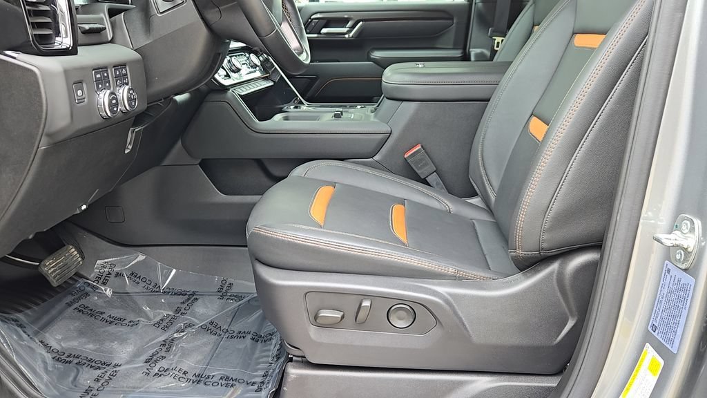 Used 2025 Sterling Metallic GMC AT4 image 8