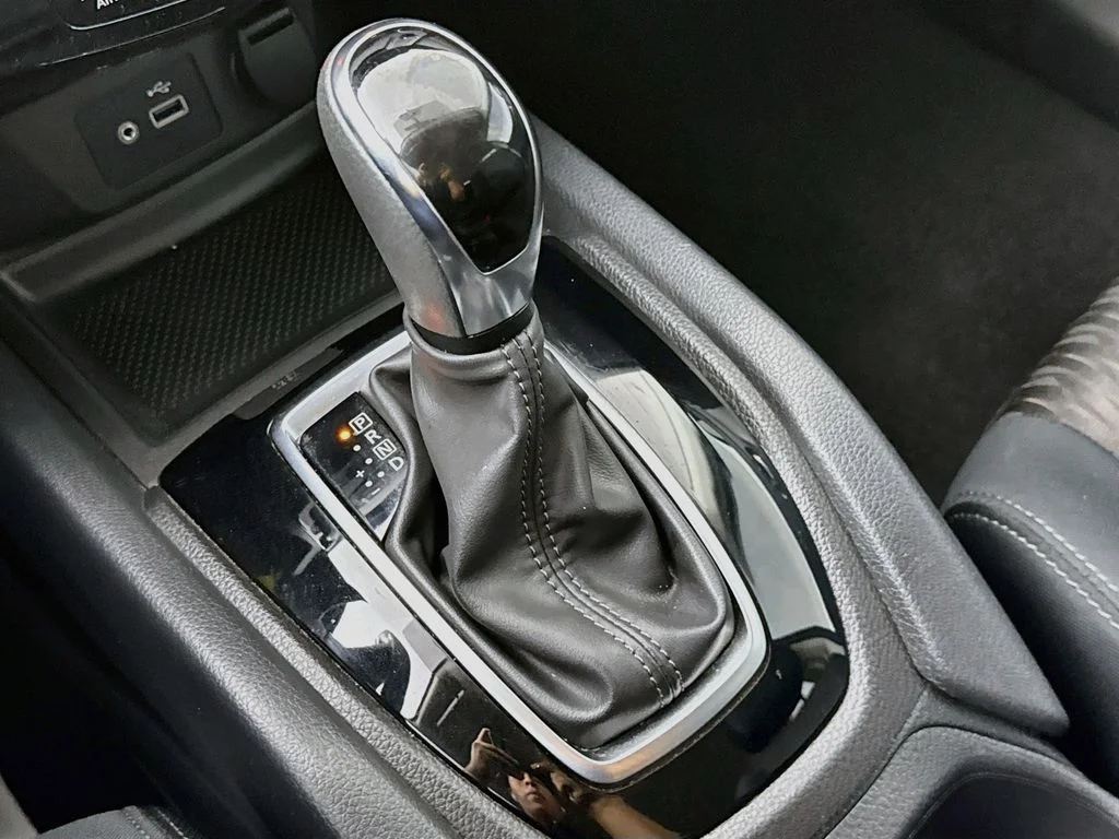 Used 2018 Blue Nissan S image 20