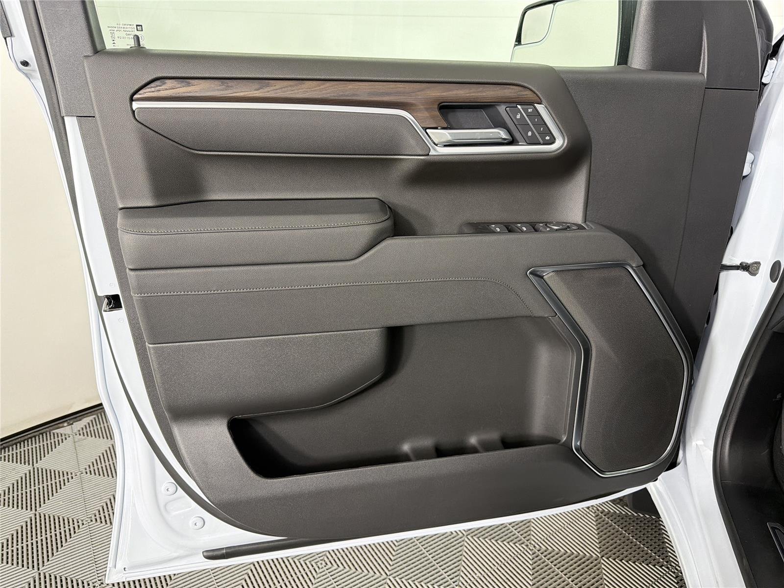 2026 GMC Sierra 1500 SLT - Photo 8