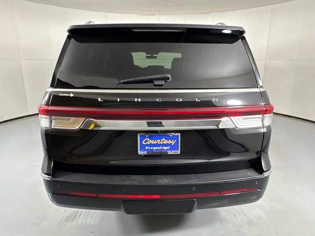 Used 2023 Black Lincoln Reserve image 7