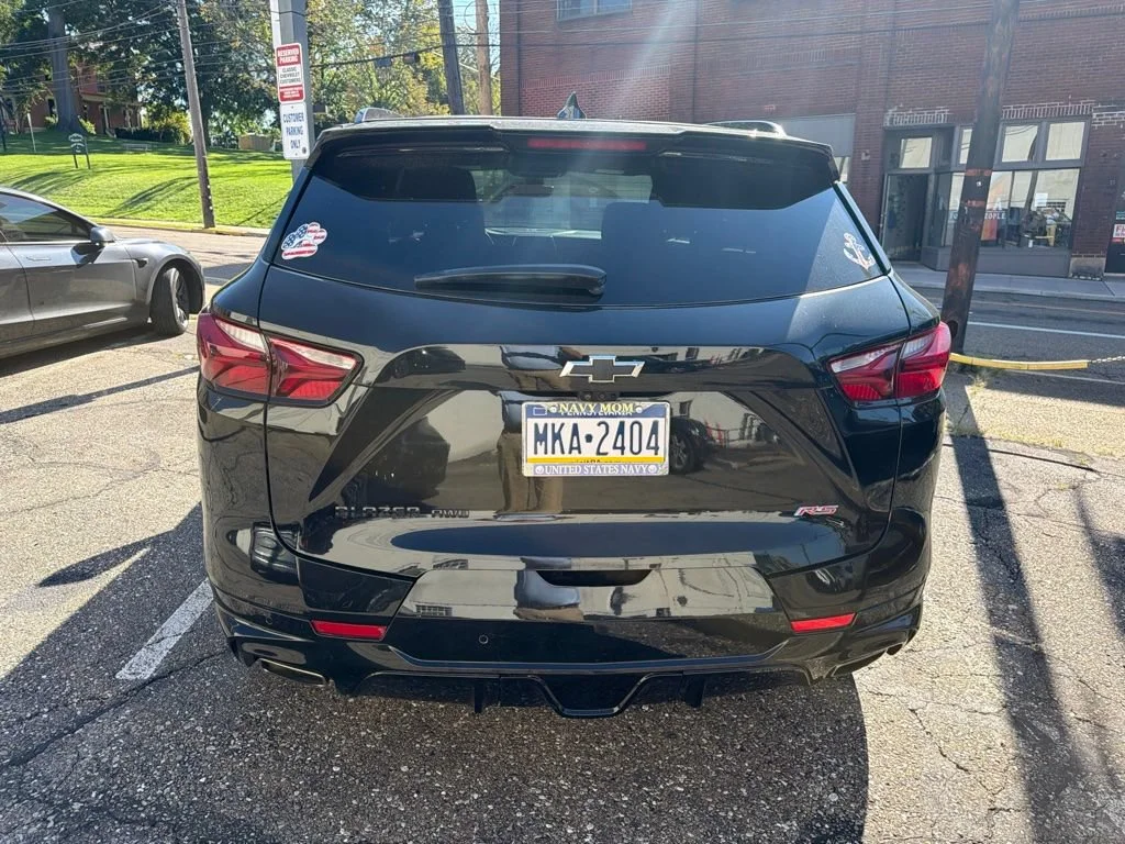 Used 2020 BLACK Chevrolet RS image 3