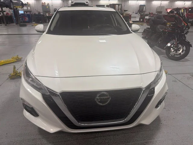 Used 2019 Pearl White Nissan 2.0 Edition ONE image 3