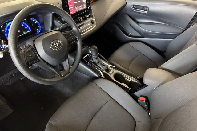 Used 2022 Wind Chill Pearl Toyota LE image 14