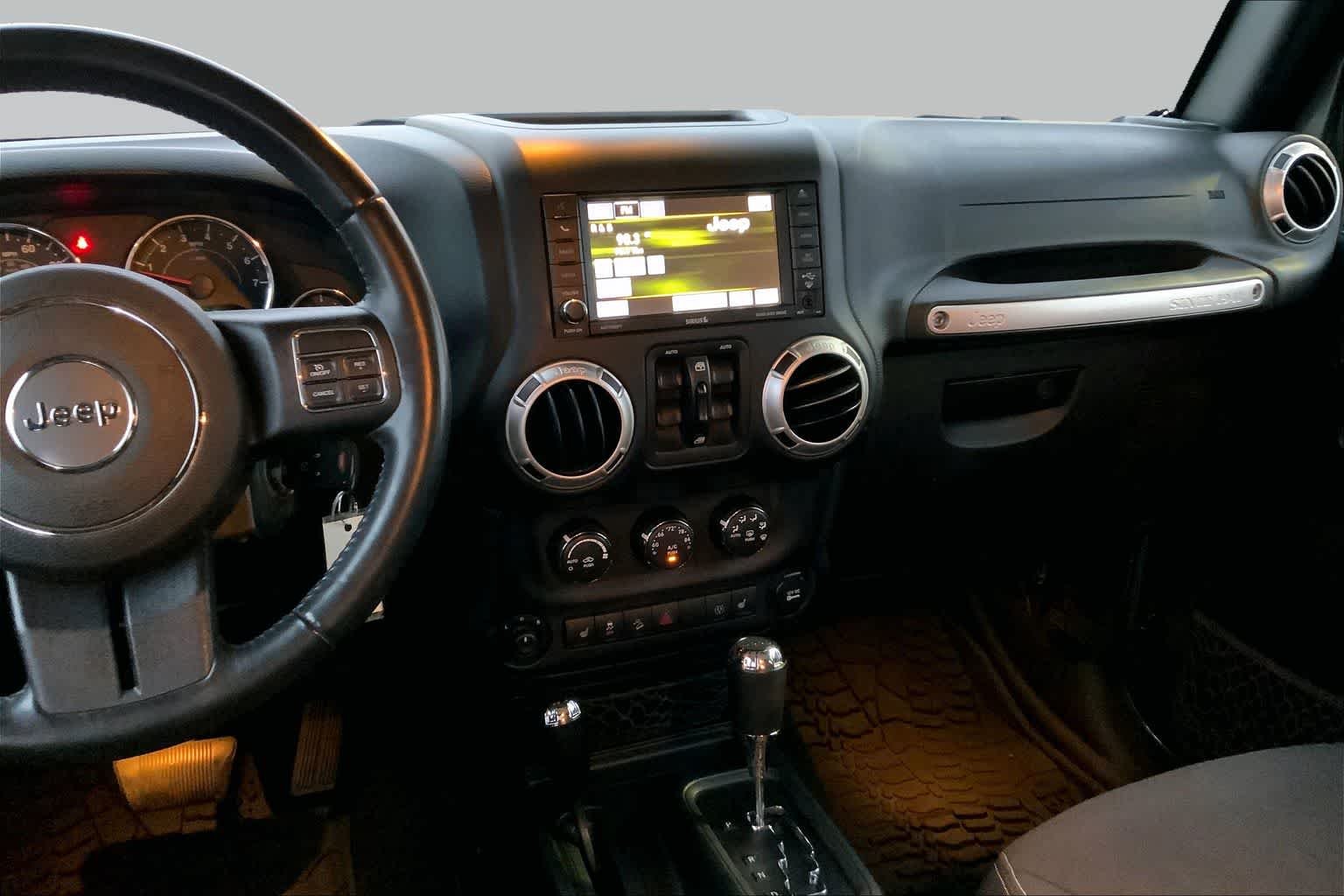 Used 2017 Granite Crystal Met. Clear Coat Jeep Sahara image 7