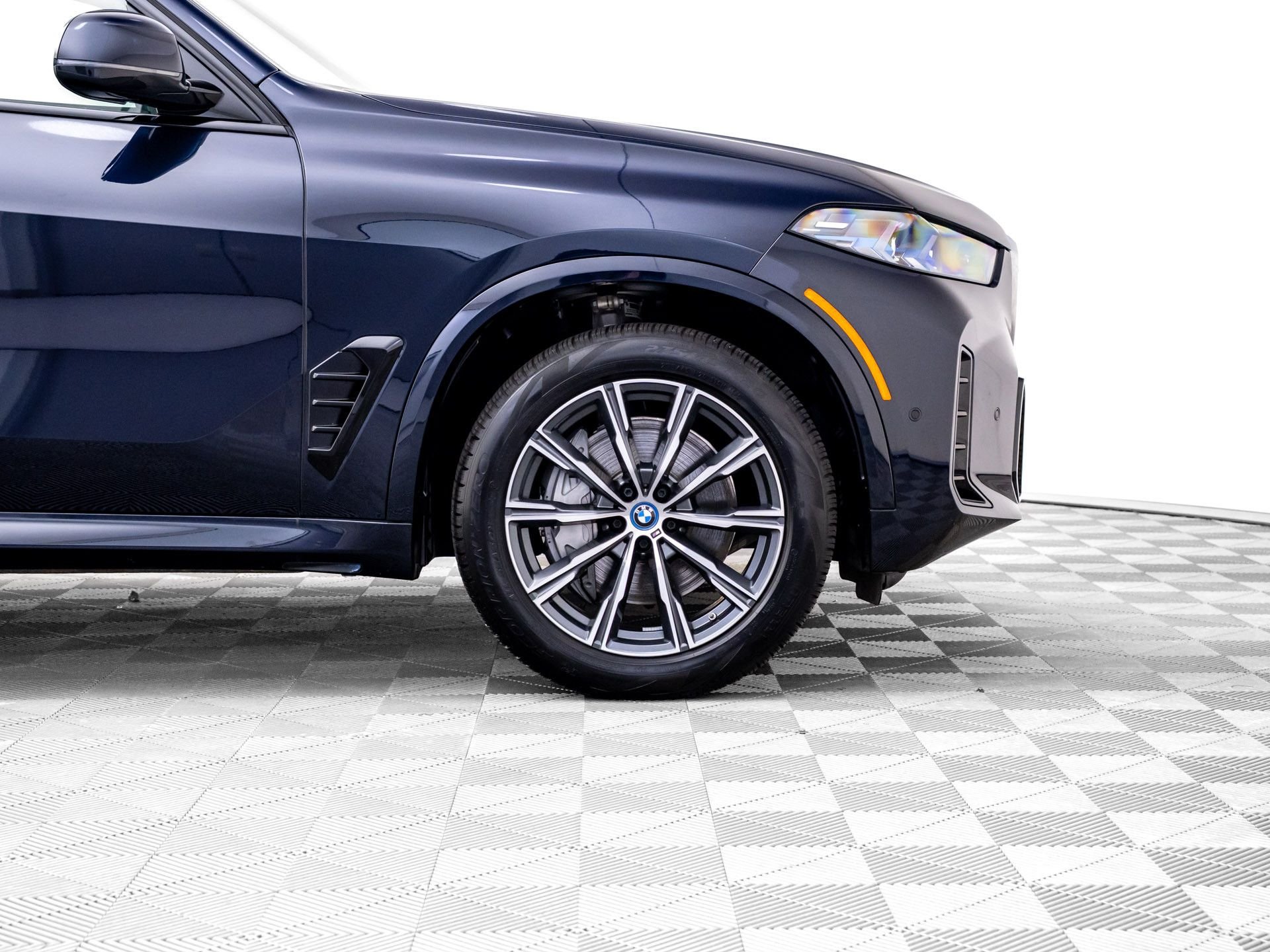 Certified Used 2025 Carbon Black Metallic BMW xDrive50e image 36