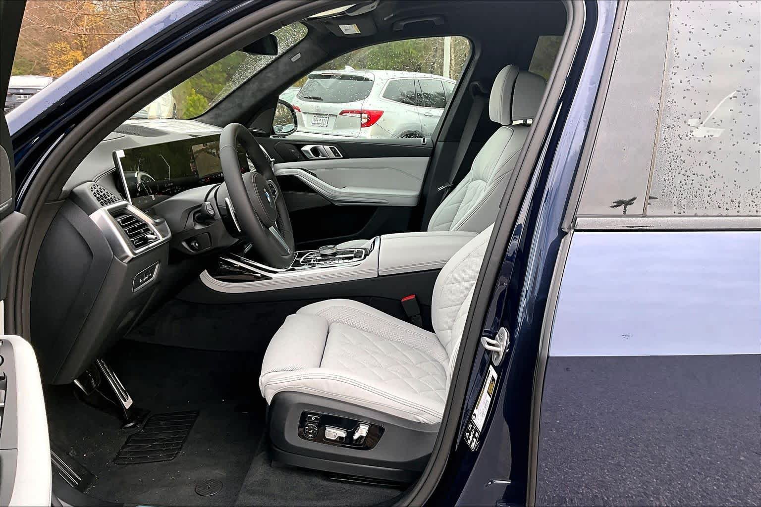 Used 2026 Tanzanite Blue II Metallic BMW xDrive40i image 7