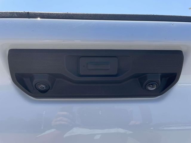 Used 2025 White Chevrolet LT image 9