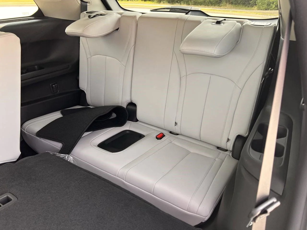 New 2027 RADIANT WHITE INFINITI Luxe FWD image 28