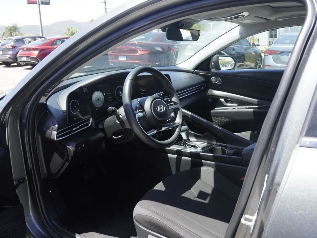 Used 2025 Gray Hyundai SEL Convenience image 18