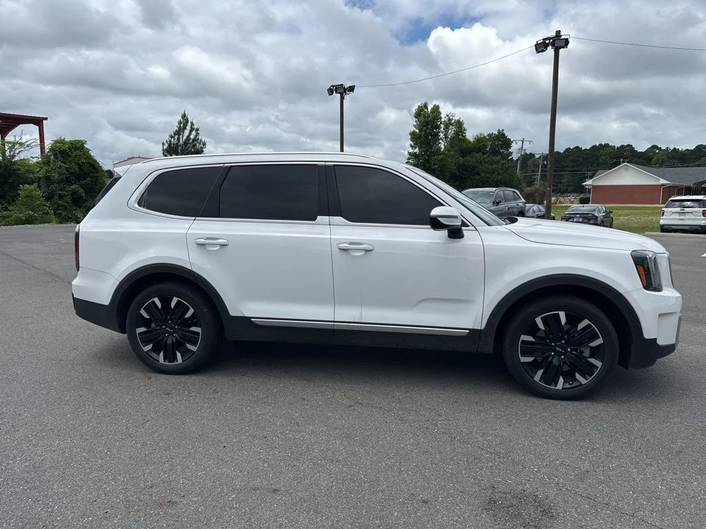 Used 2024 White Pearl Kia SX image 2