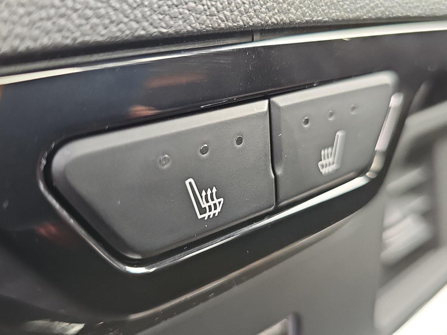 Used 2025 Summit White GMC AT4 image 30