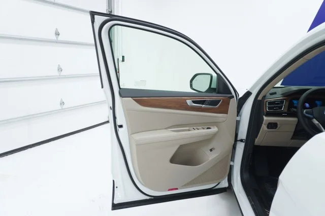 New 2026 Opal White Pearl Volkswagen 2.0T SE w/Technology image 15