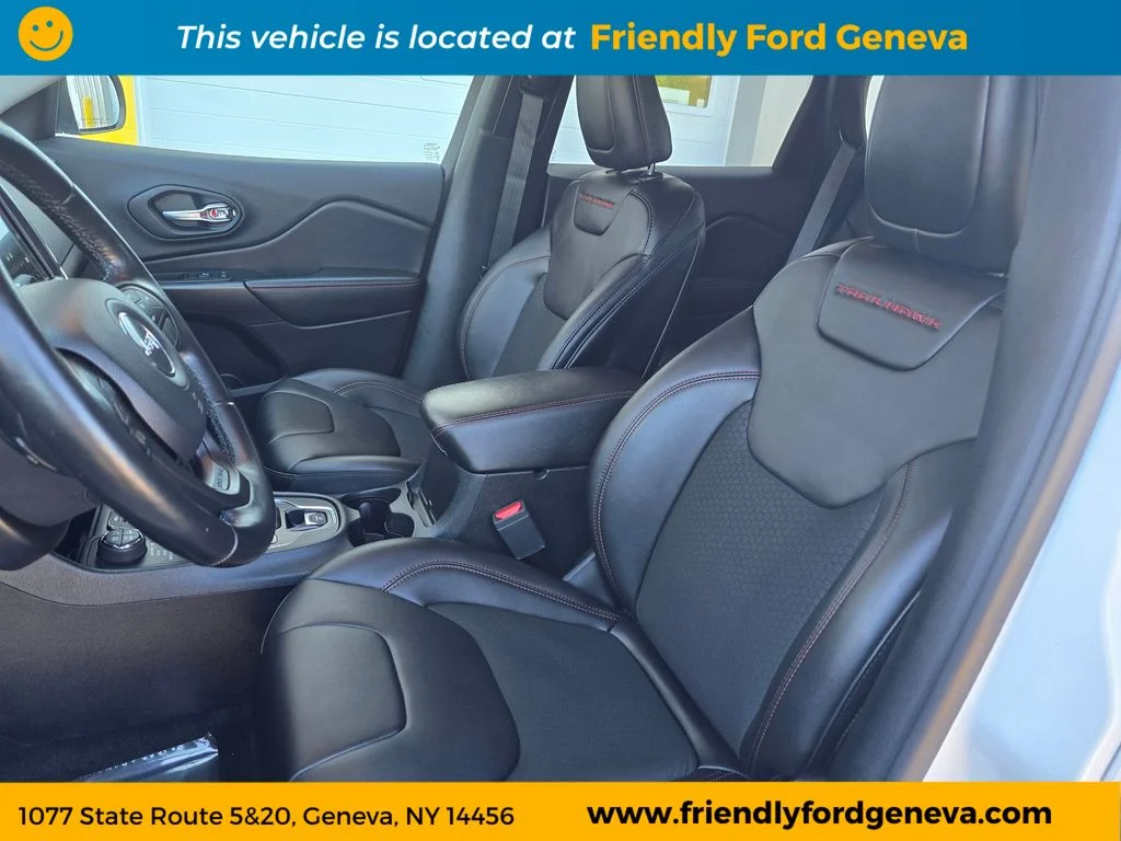 Used 2019 White Jeep Trailhawk image 17