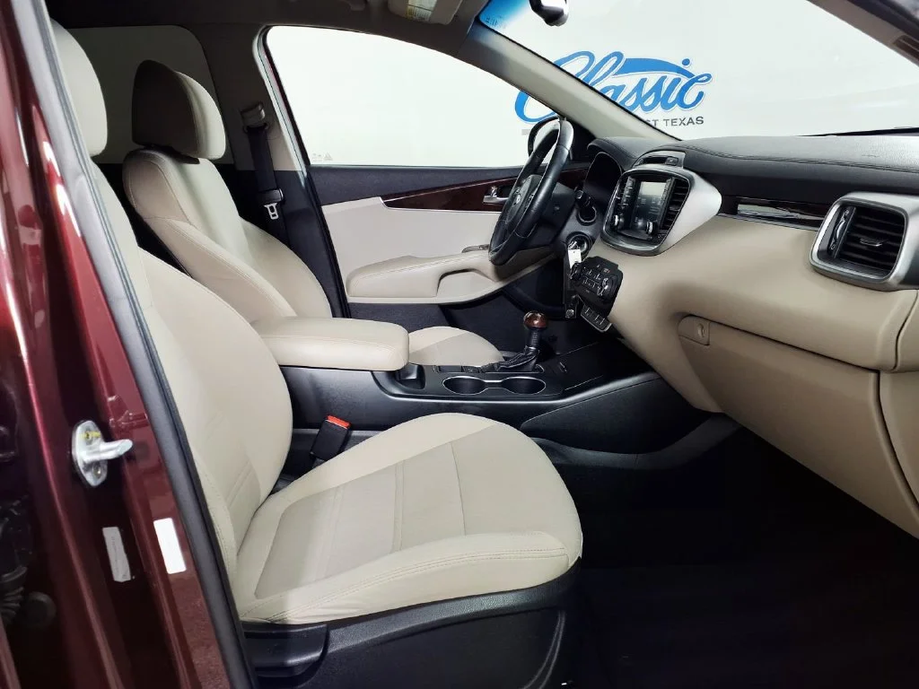 Used 2017 Purple Kia LX image 13