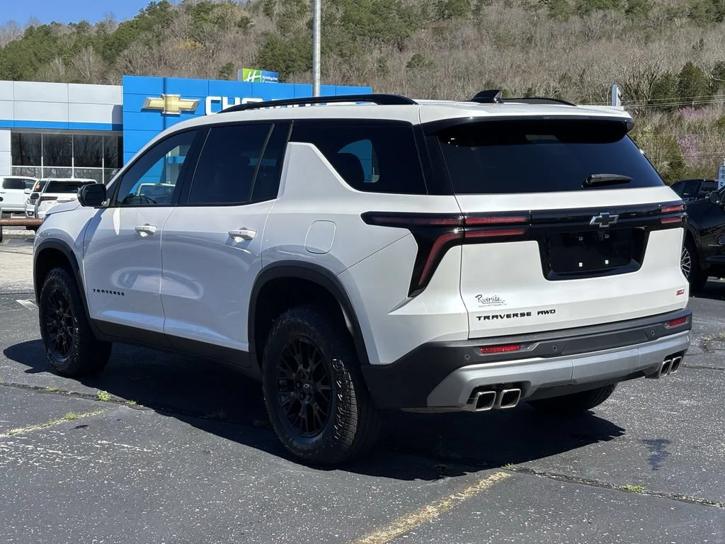 Used 2025 Iridescent Pearl Tricoat Chevrolet Z71 image 9
