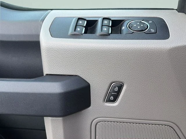 Used 2020 Blue Ford XL image 19