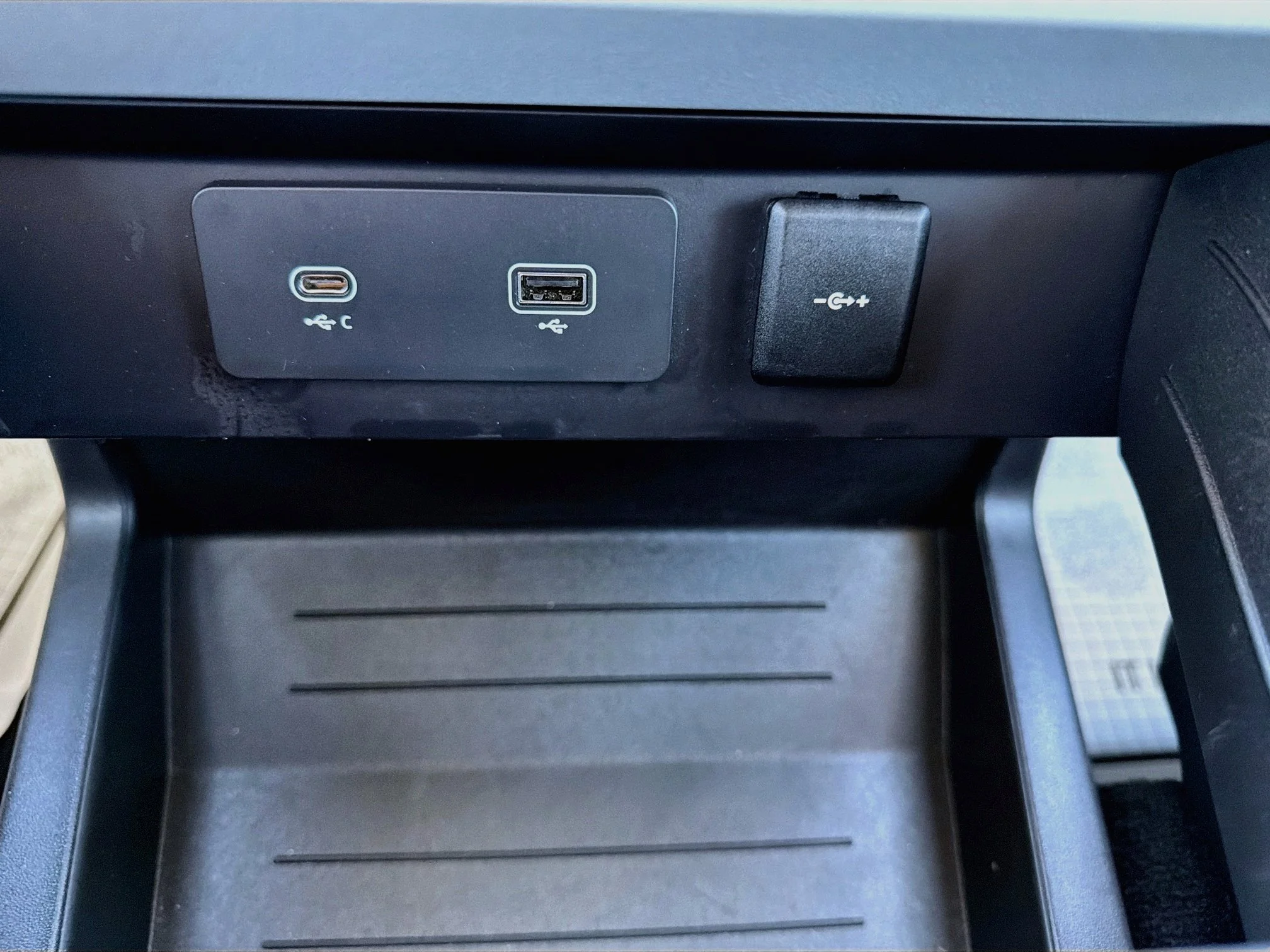 Certified Used 2024 Fuji White Land Rover S image 27