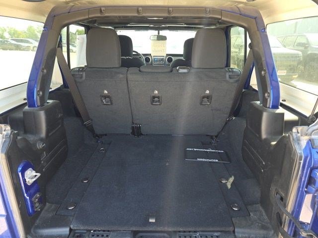 Used 2020 Ocean Blue Metallic Clearcoat Jeep Sport S image 9