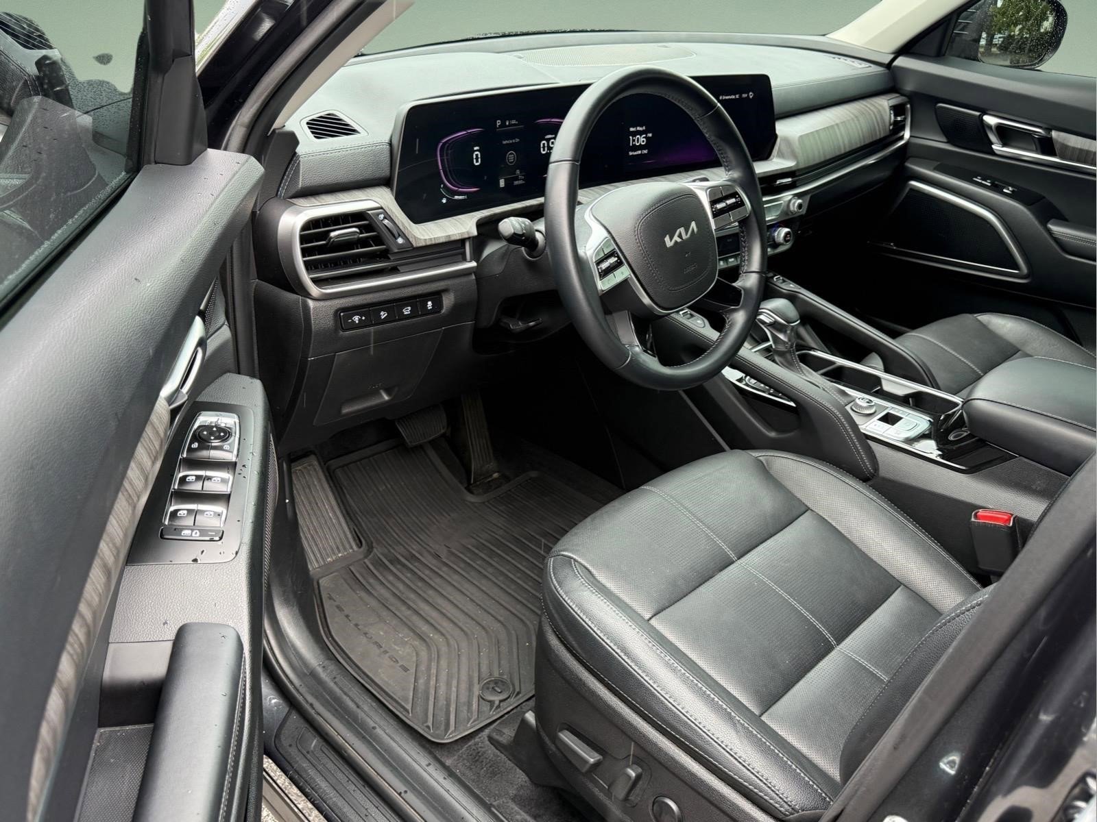Used 2024 Gravity Gray Kia EX image 9