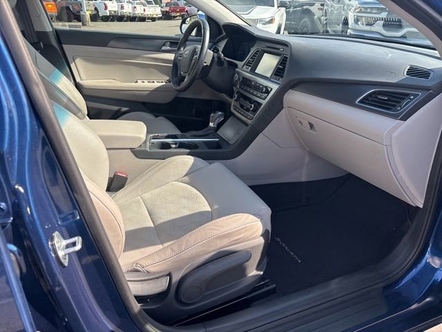 Used 2017 Lakeside Blue Hyundai Sport image 9