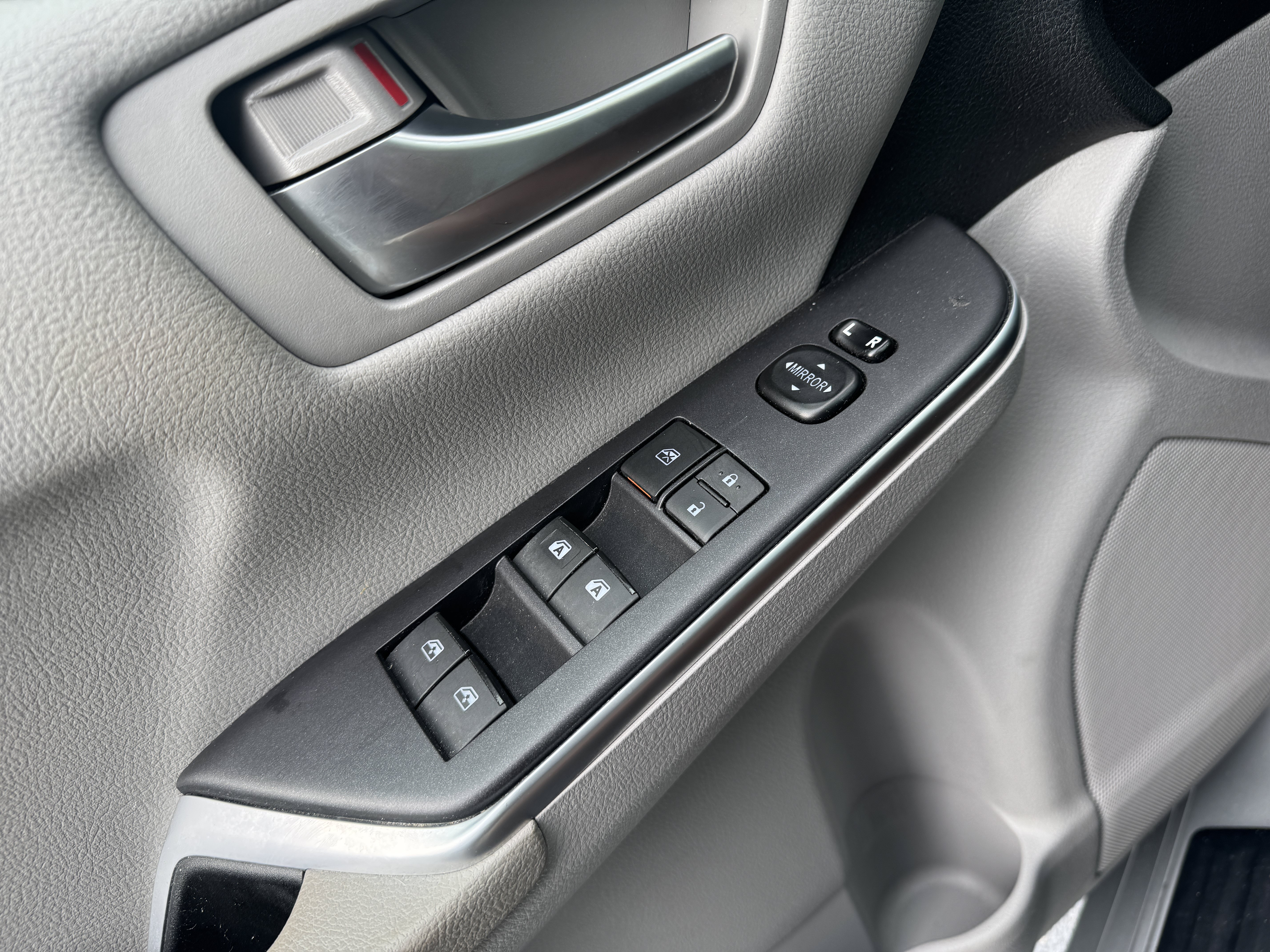 Used 2015 Celestial Silver Metallic Toyota SE image 10
